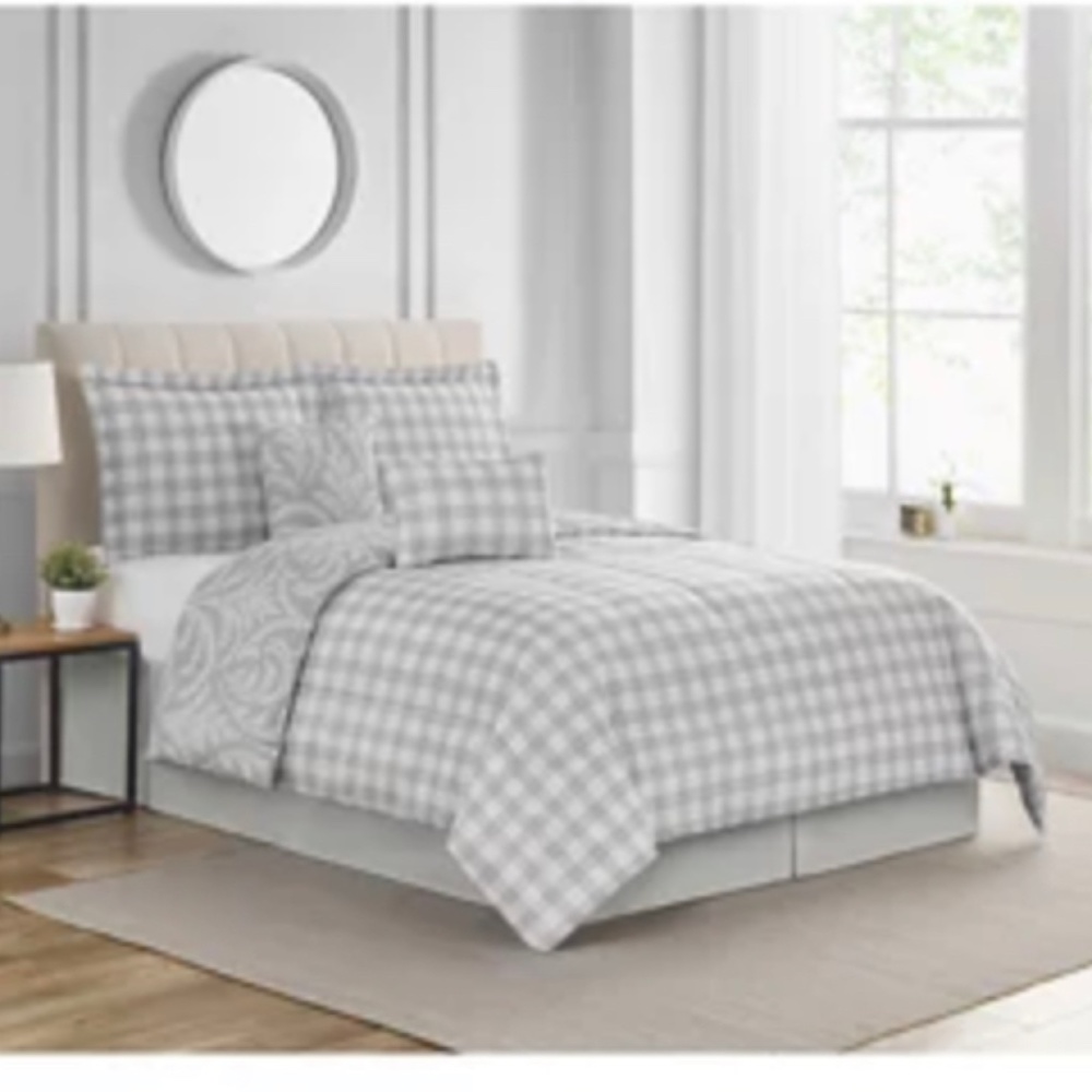 Modern. Southern. Home. Viney 6-Piece Reversible Comforter Set